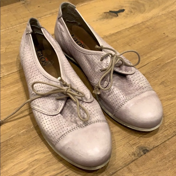 Like Butter! Taupe flats by Taos 40 - Picture 1 of 4